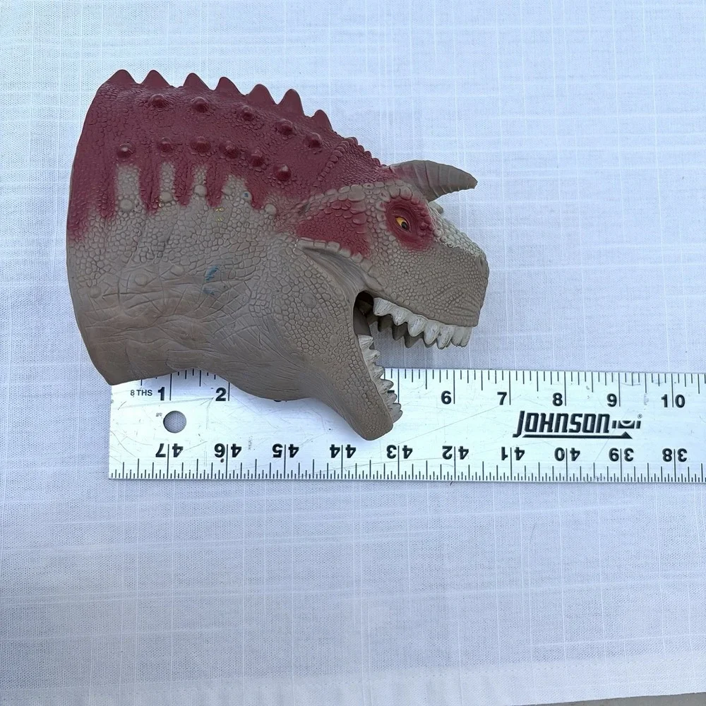 Disney Dinosaur  Carnotaurus Hand Puppet 2000 McDonalds Happy Meal Dino land USA